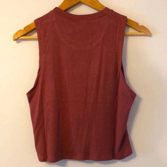 Olivaceous Ribbed Sleeveless Crop Top - Picture 2 of 5